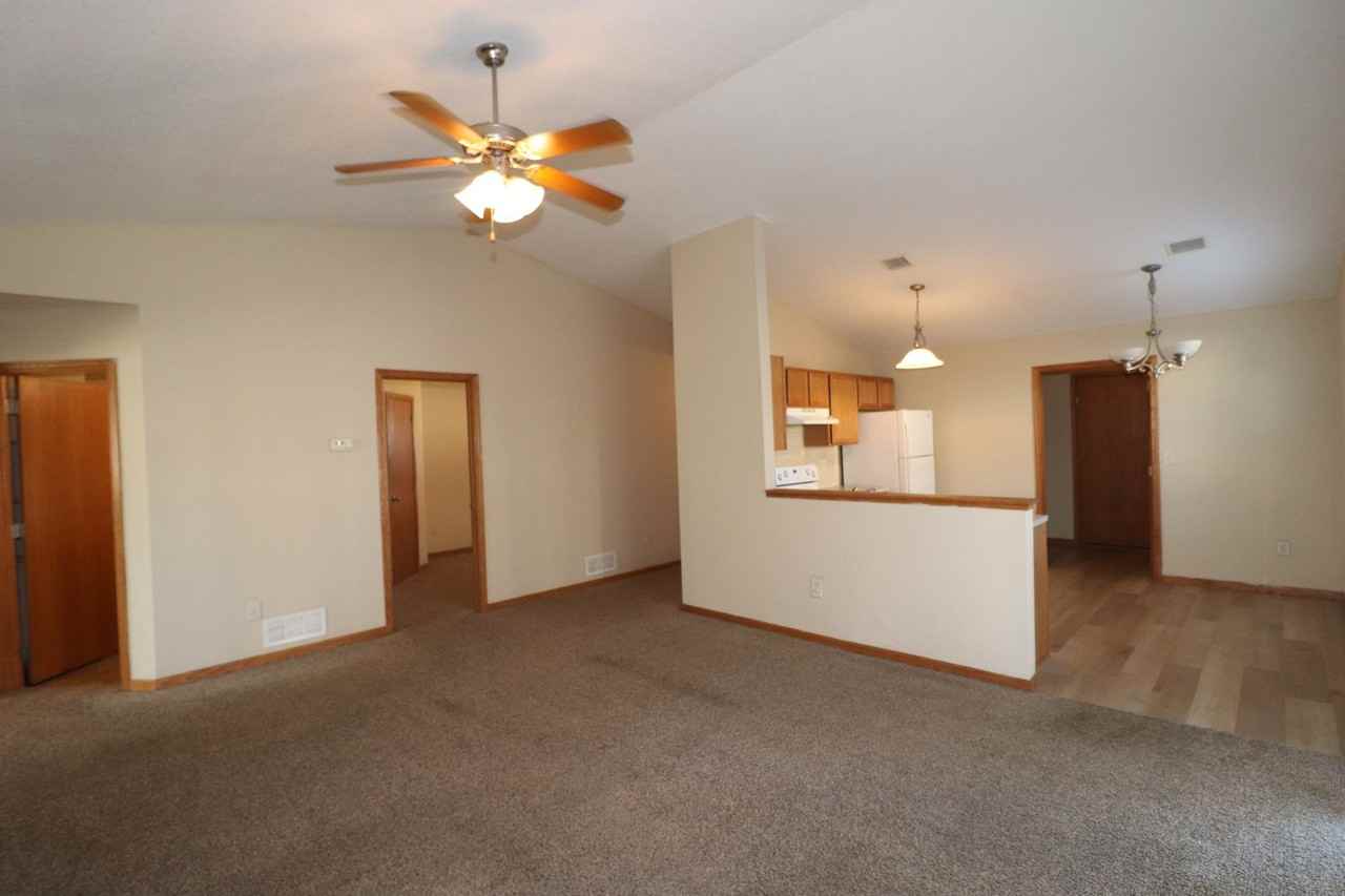 1607 Clover Dr - Photo 4 of 21