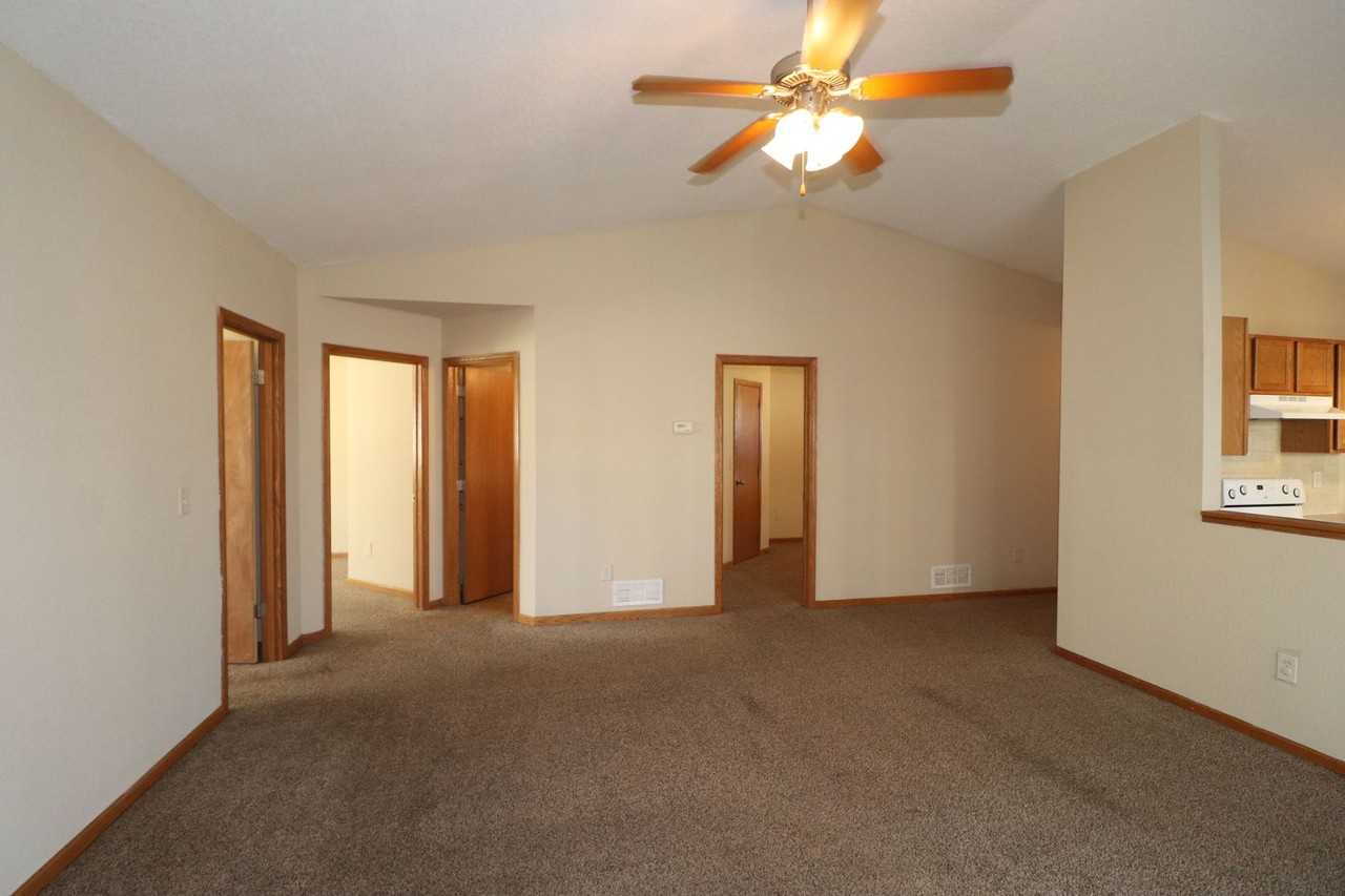 1607 Clover Dr - Photo 5 of 21