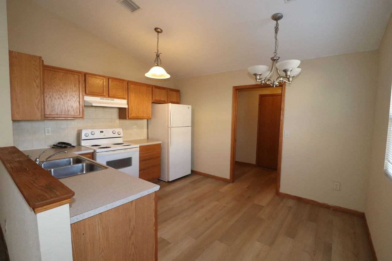 1607 Clover Dr - Photo 7 of 21