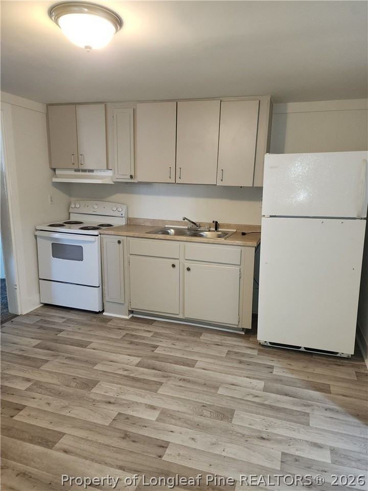 454 Rock Hill Rd - Photo 2 of 12