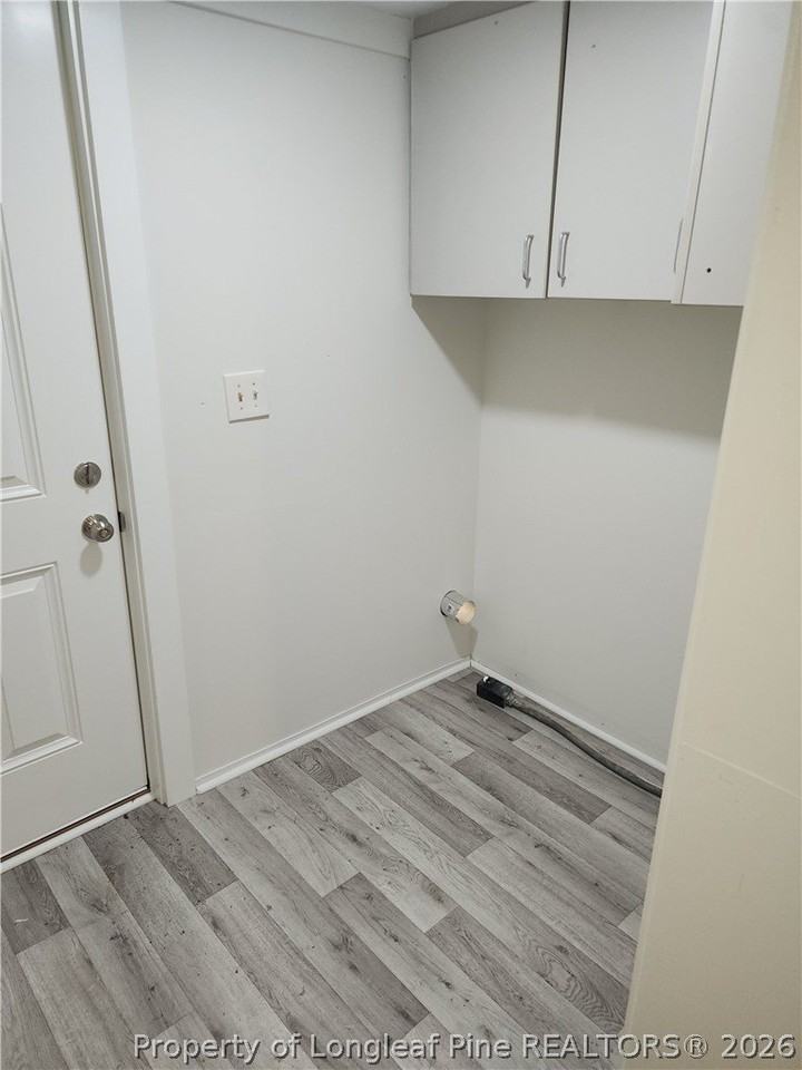 454 Rock Hill Rd - Photo 4 of 12