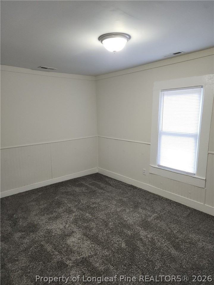 454 Rock Hill Rd - Photo 5 of 12