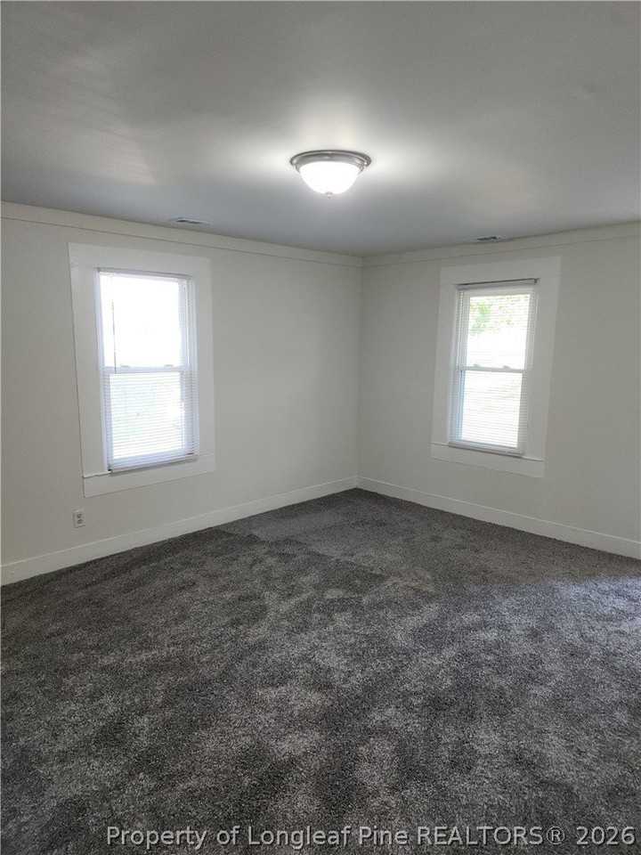 454 Rock Hill Rd - Photo 7 of 12