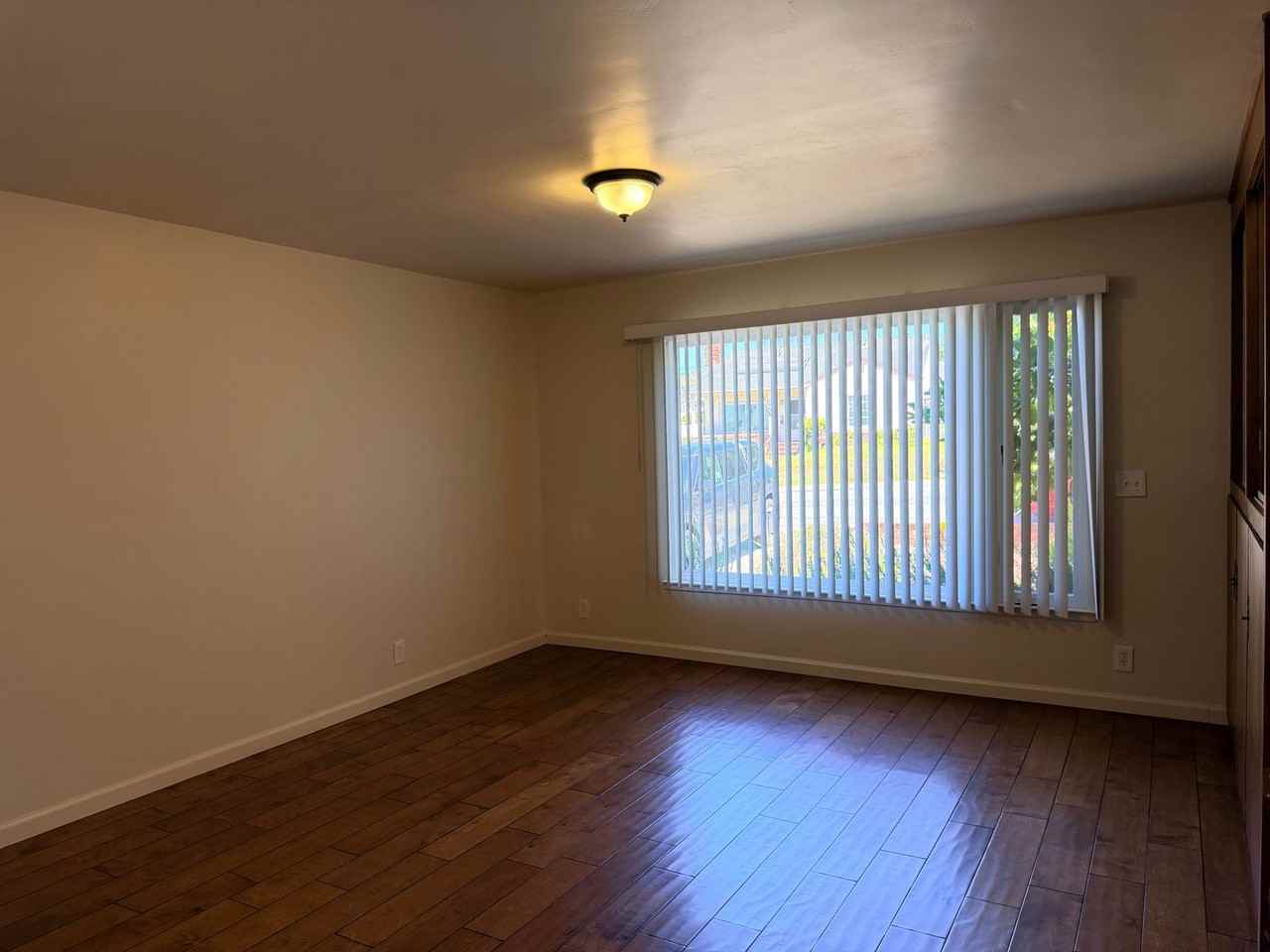 960 Forest Ave - Photo 4 of 50