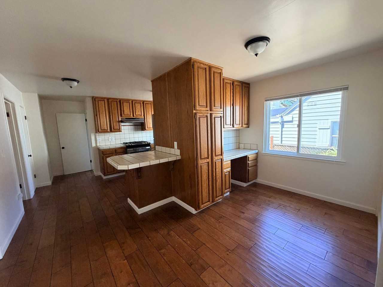 960 Forest Ave - Photo 6 of 50