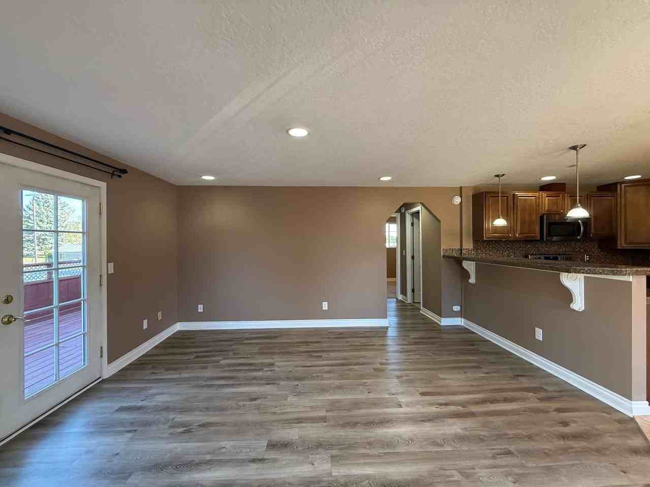 526 S 40th Ave - Photo 3 of 21