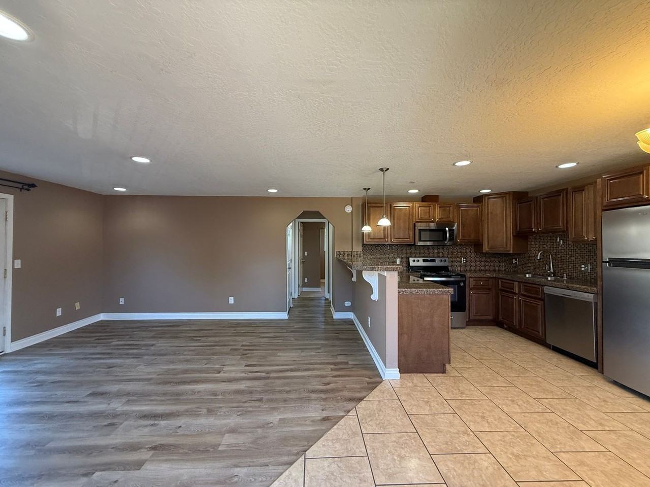 526 S 40th Ave - Photo 4 of 21