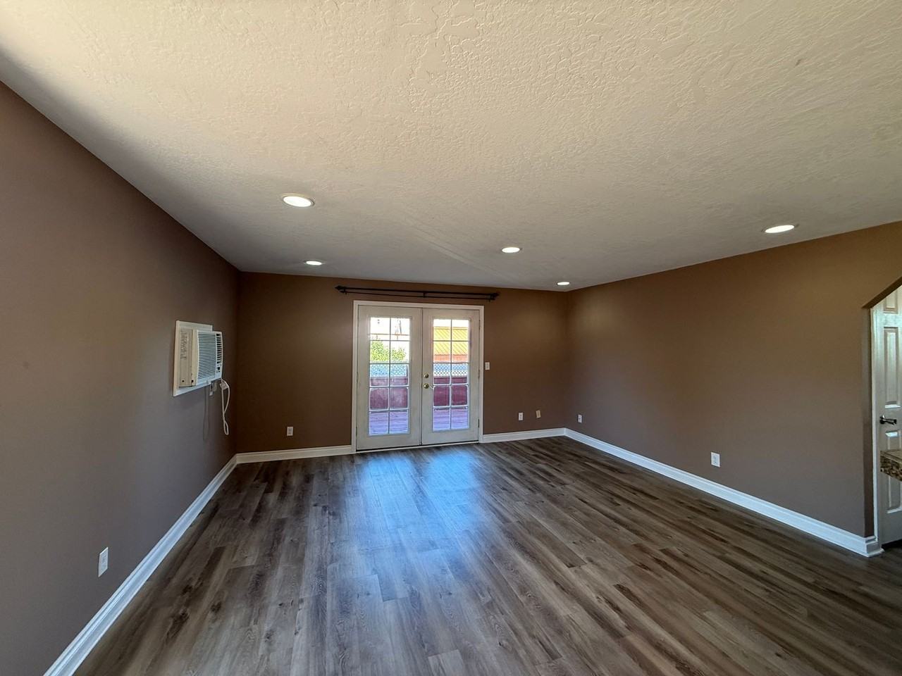 526 S 40th Ave - Photo 5 of 21