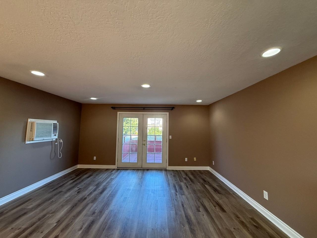 526 S 40th Ave - Photo 7 of 21