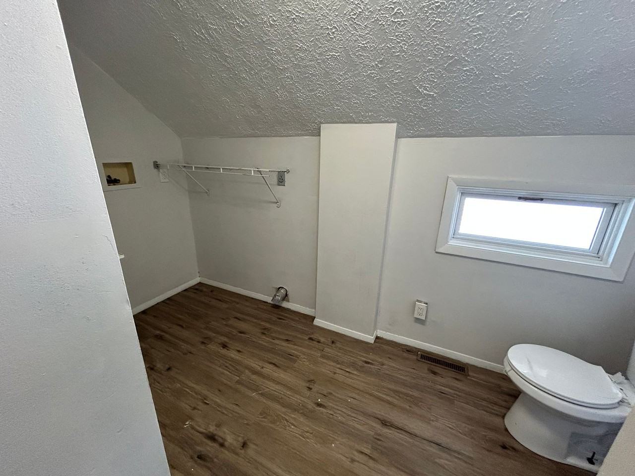 640 W 13th St - Photo 6 of 50