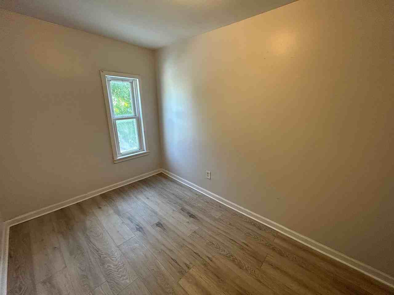 640 W 13th St - Photo 7 of 50