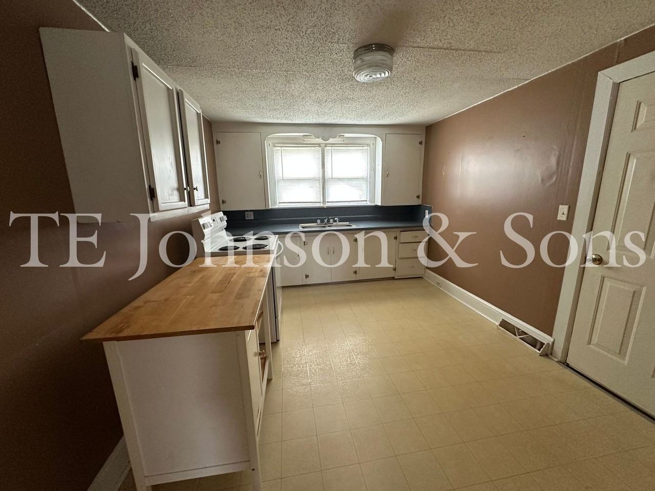 6190 Vance Rd - Photo 3 of 15
