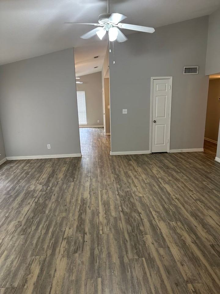 506 Ivanhoe Dr - Photo 5 of 8