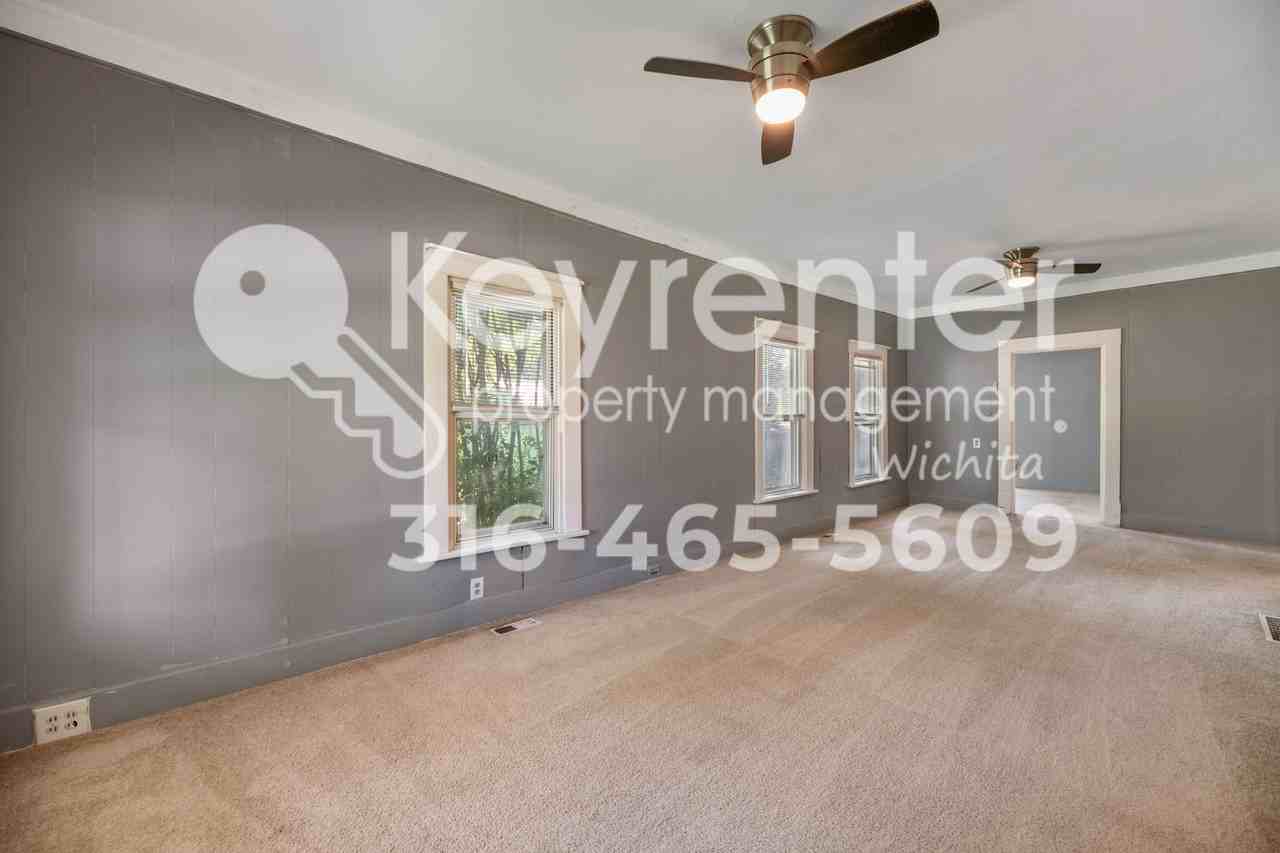 325 N Tracy St - Photo 7 of 24
