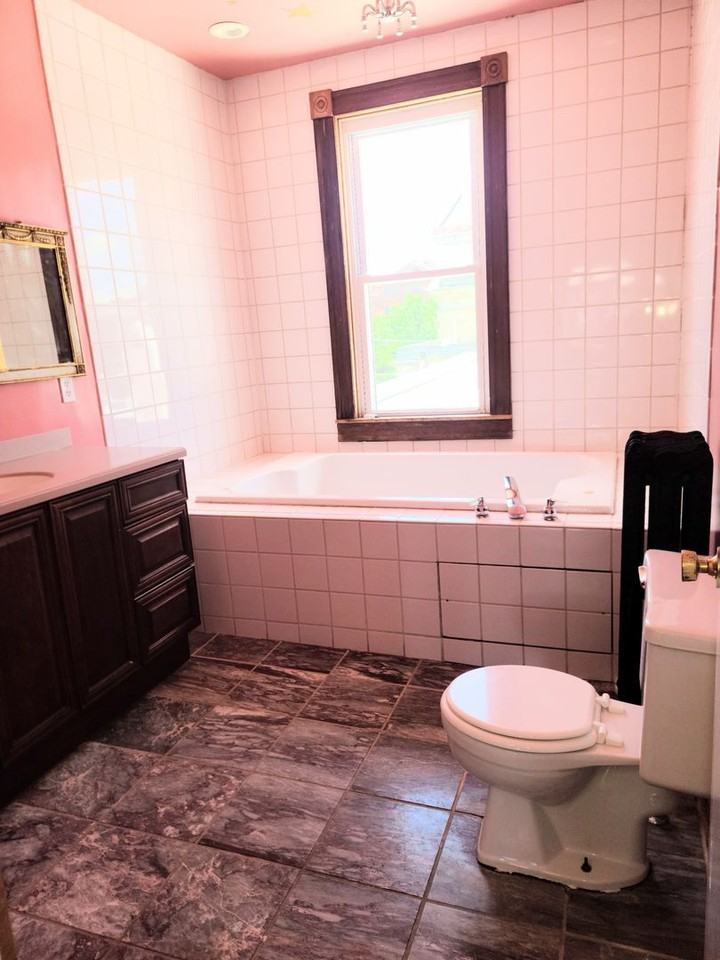 2822 Saint Paul St - Photo 4 of 20