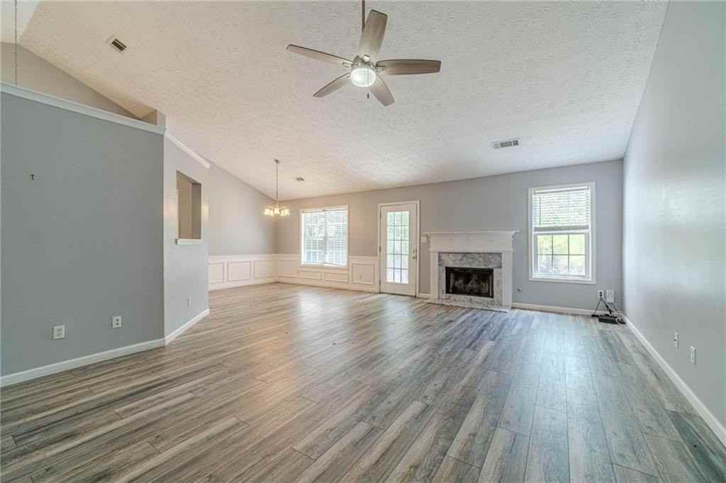 1617 Amhearst Walk Rd - Photo 3 of 40