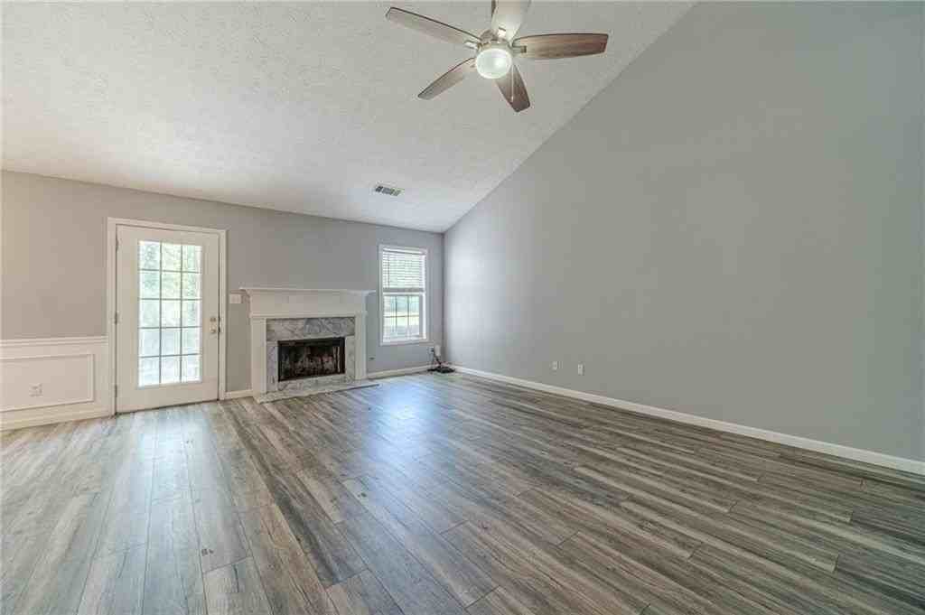 1617 Amhearst Walk Rd - Photo 4 of 40
