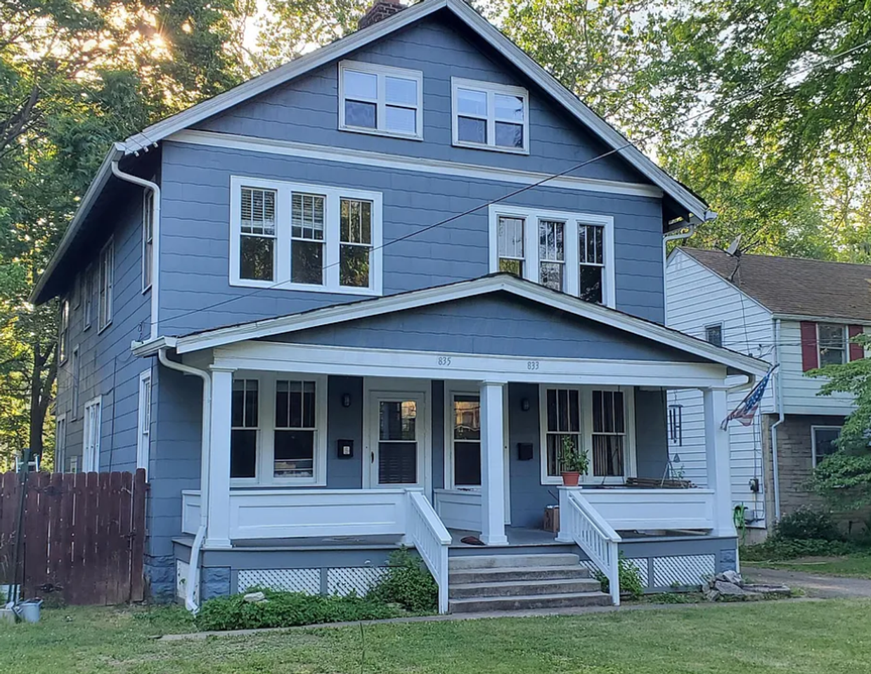 833 College Ave