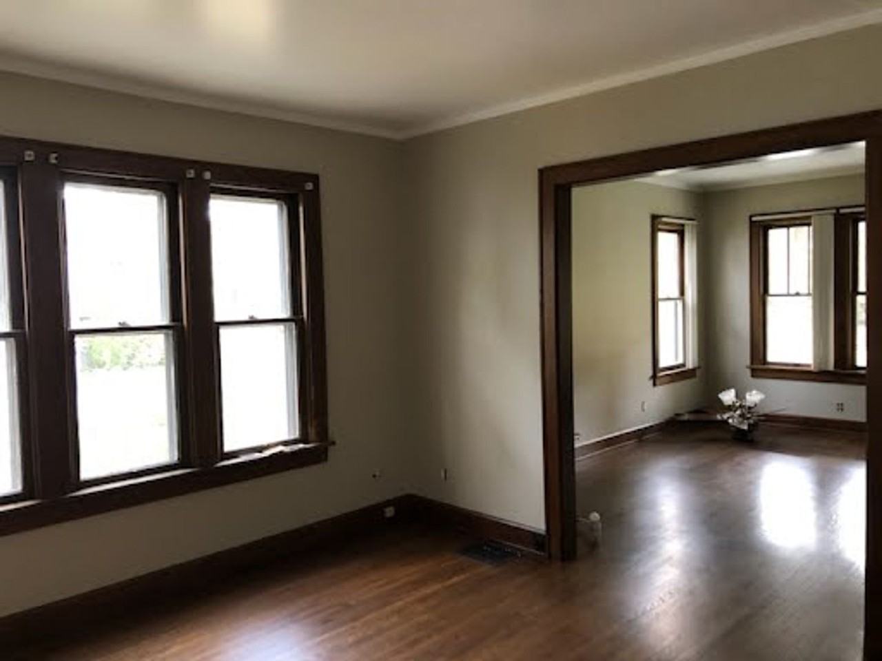 833 College Ave - Photo 2 of 10