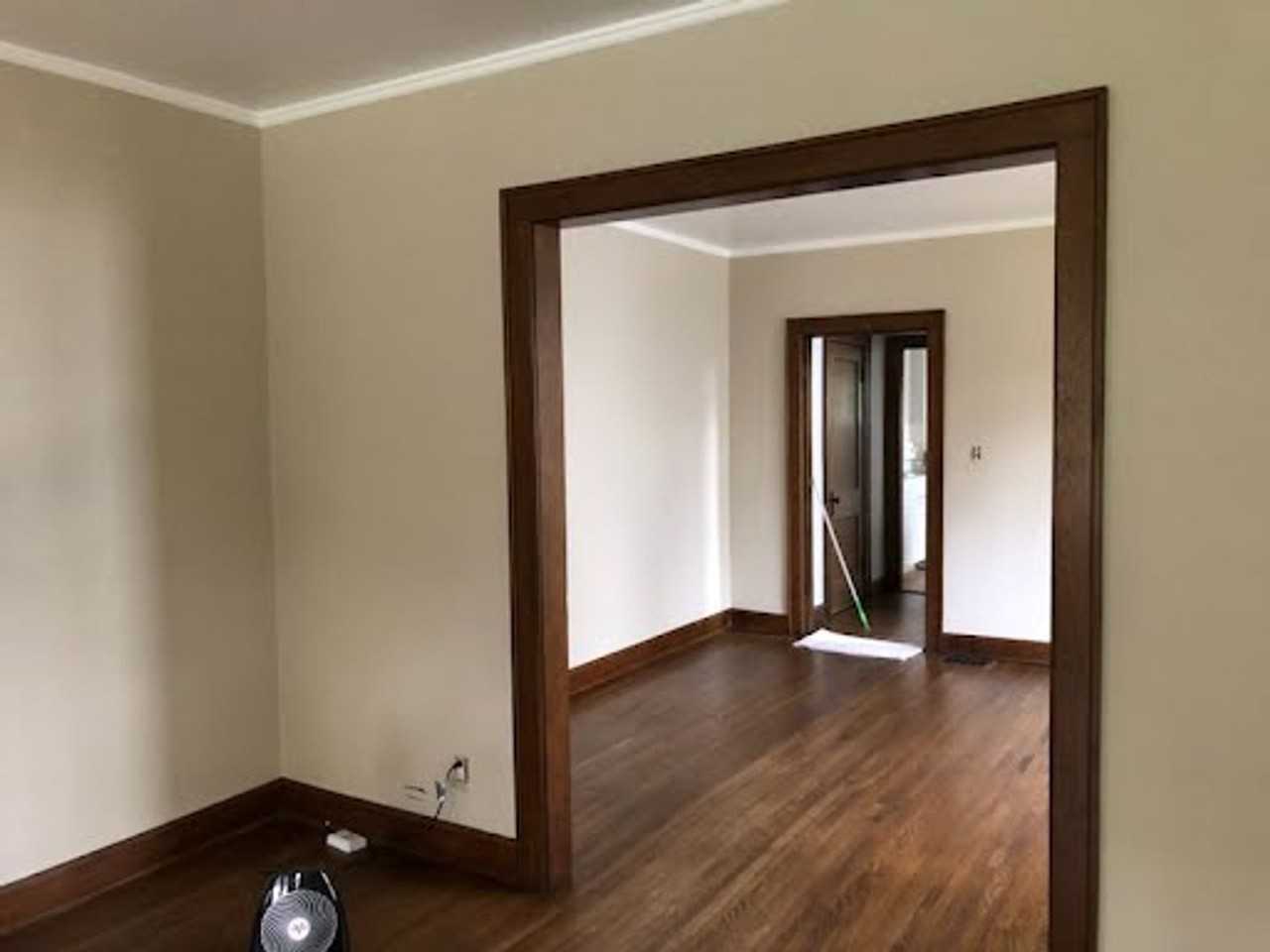 833 College Ave - Photo 3 of 10