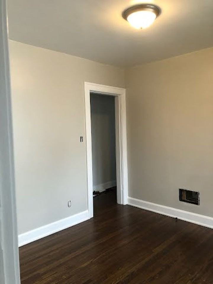 833 College Ave - Photo 6 of 10