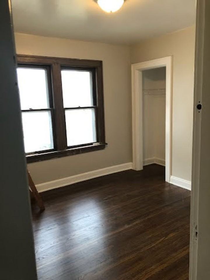 833 College Ave - Photo 7 of 10