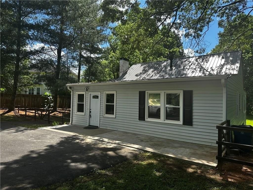 10790 Waters Rd - Photo 2 of 33