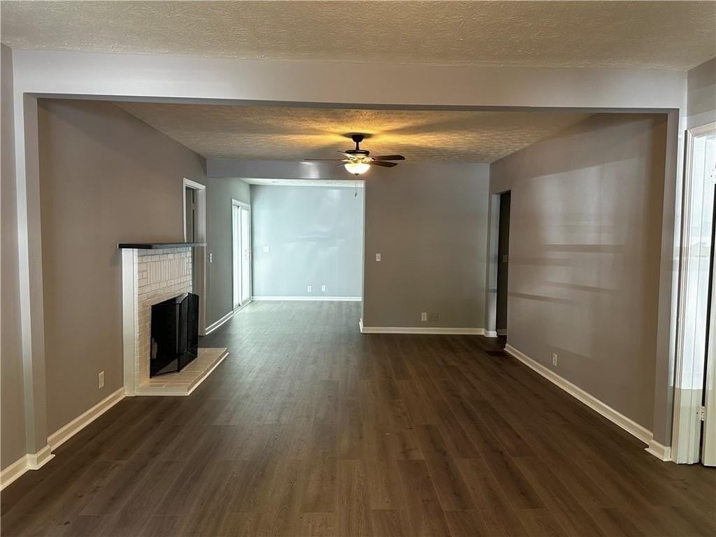10790 Waters Rd - Photo 3 of 33