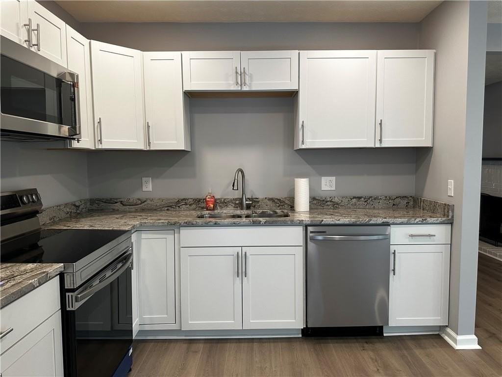 10790 Waters Rd - Photo 6 of 33