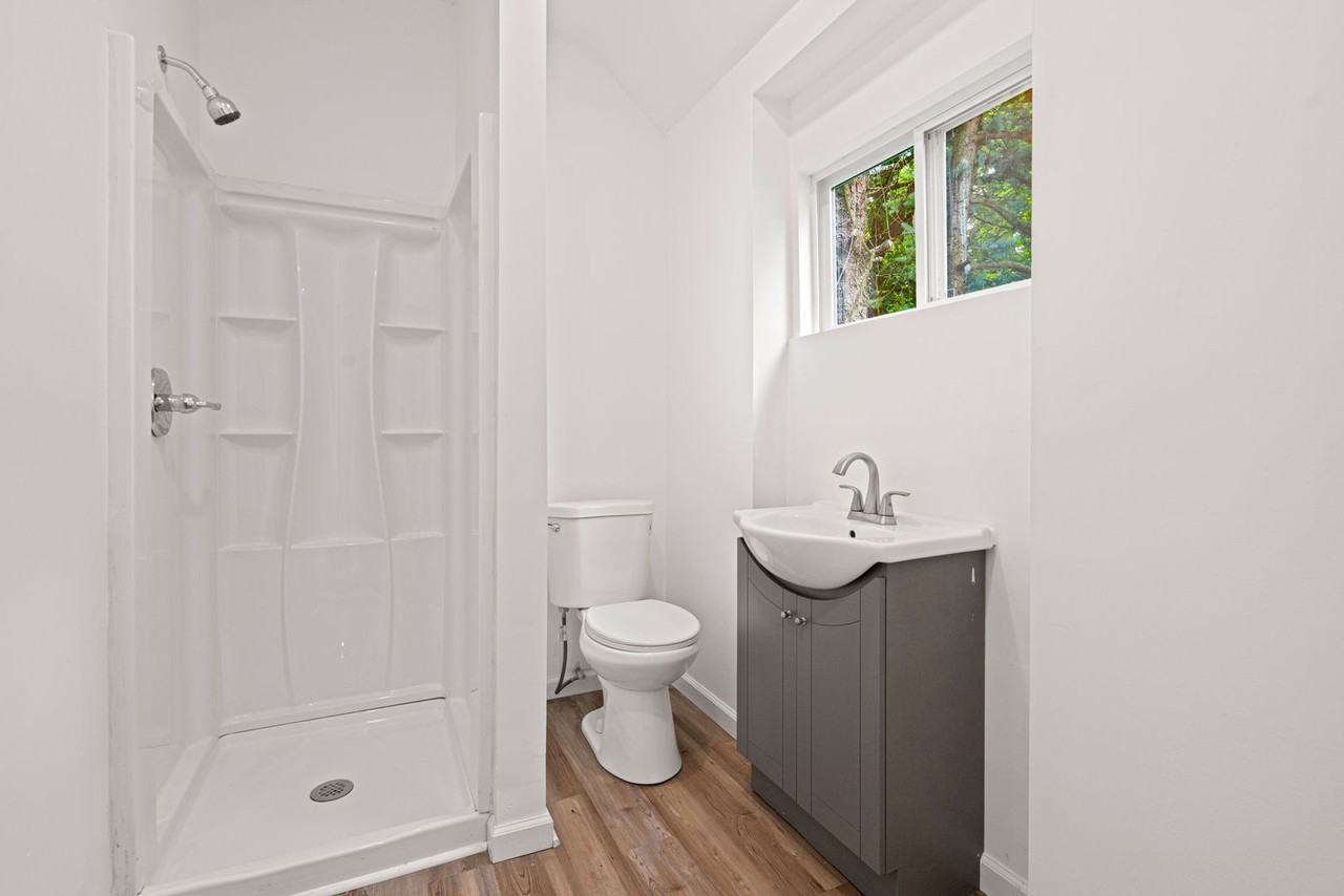 321 Kennedy Ave - Photo 2 of 29