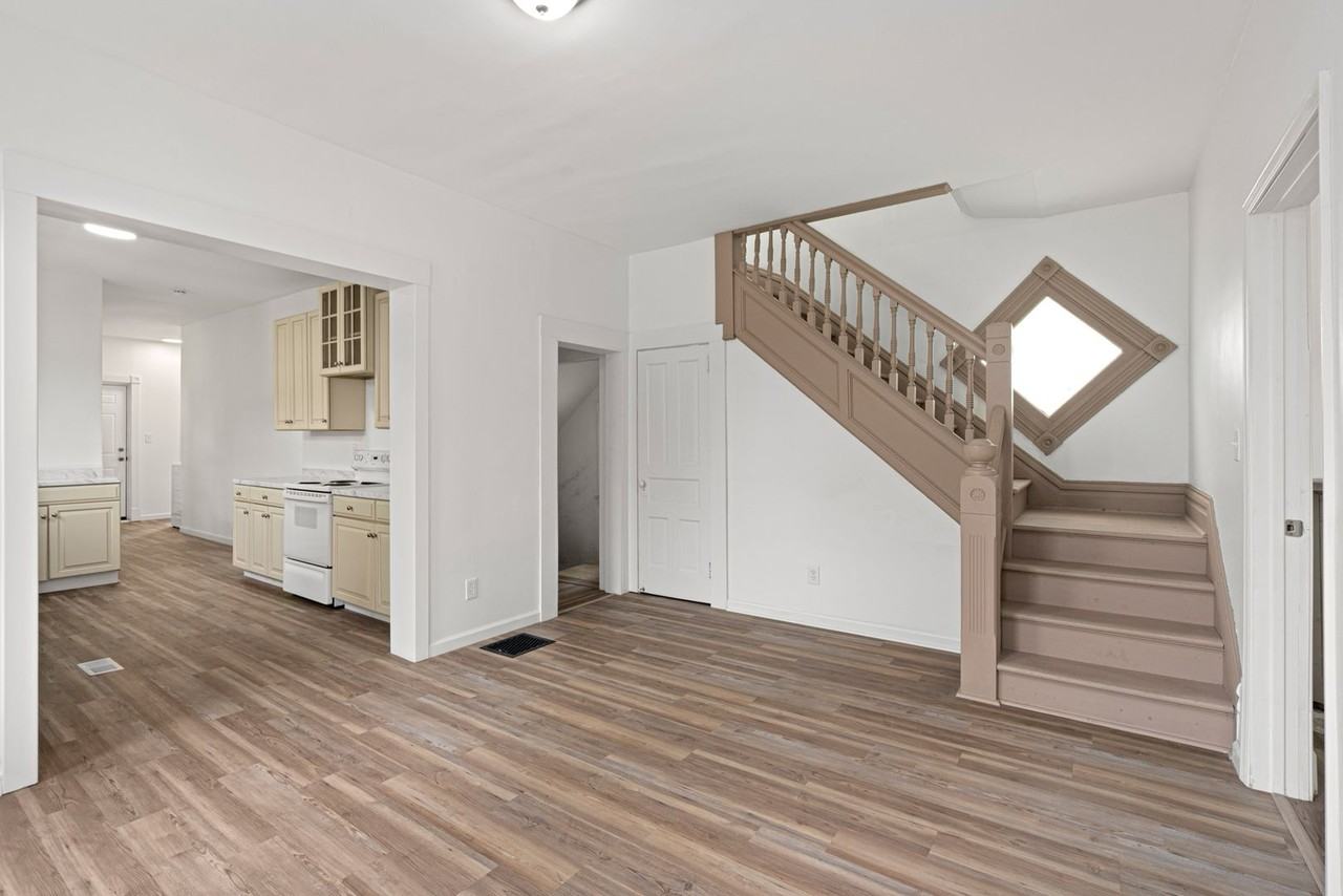 321 Kennedy Ave - Photo 3 of 29