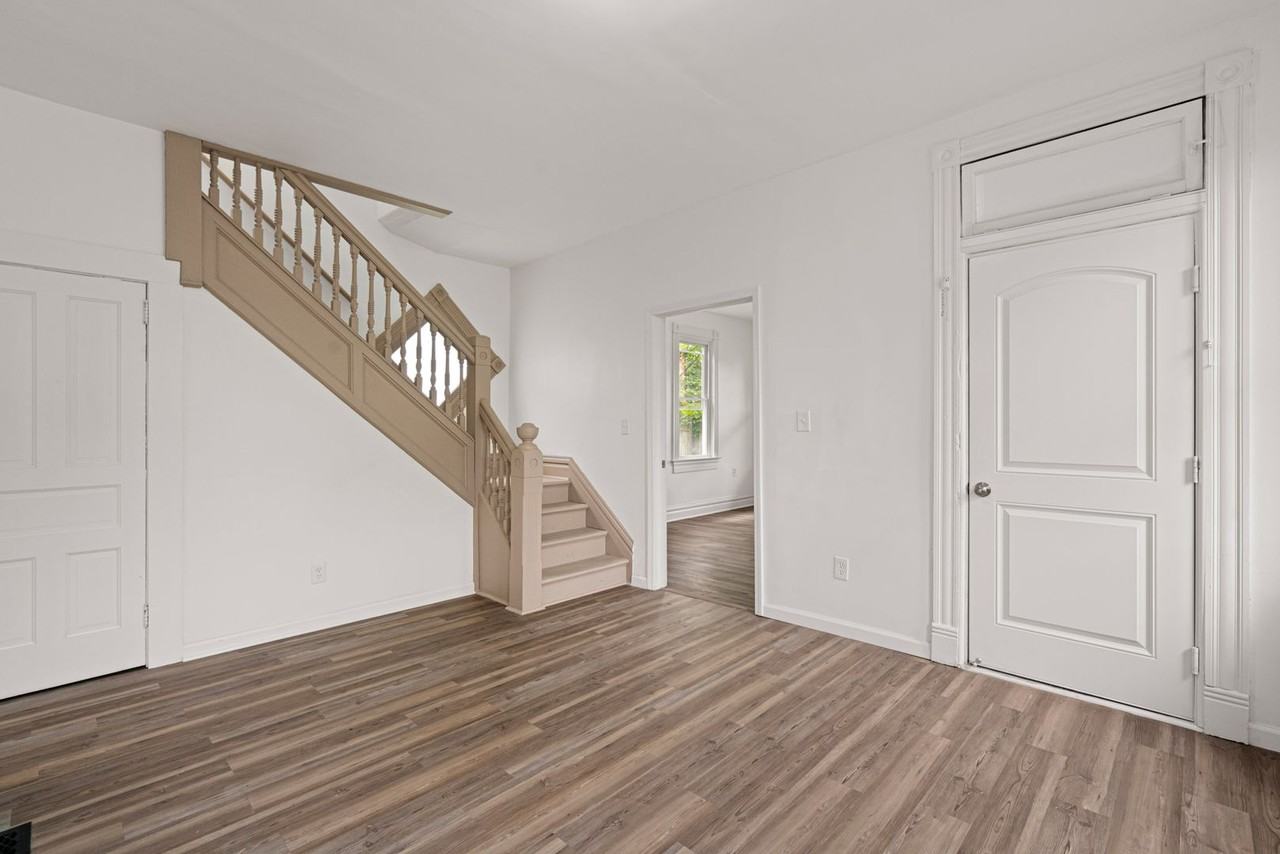321 Kennedy Ave - Photo 7 of 29