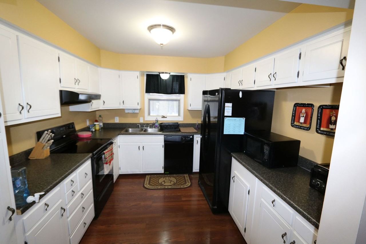 2727 S Lakeshore Dr Apt A4 - Photo 3 of 11