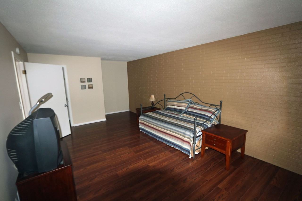 2727 S Lakeshore Dr Apt A4 - Photo 5 of 11