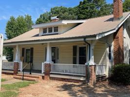 featured image of 207 E Pritchard St