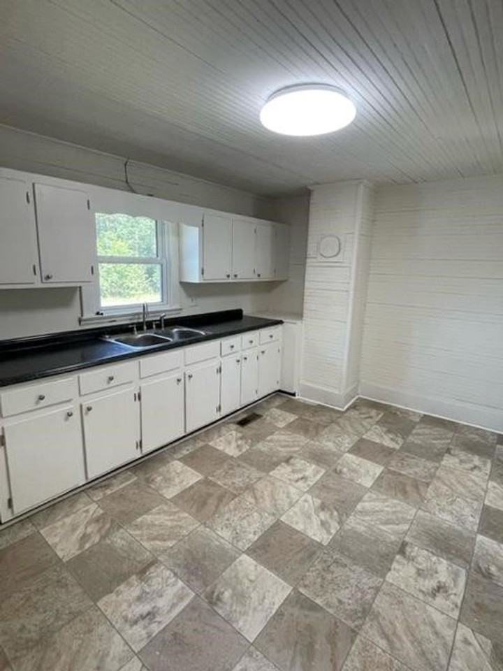 207 E Pritchard St - Photo 3 of 6