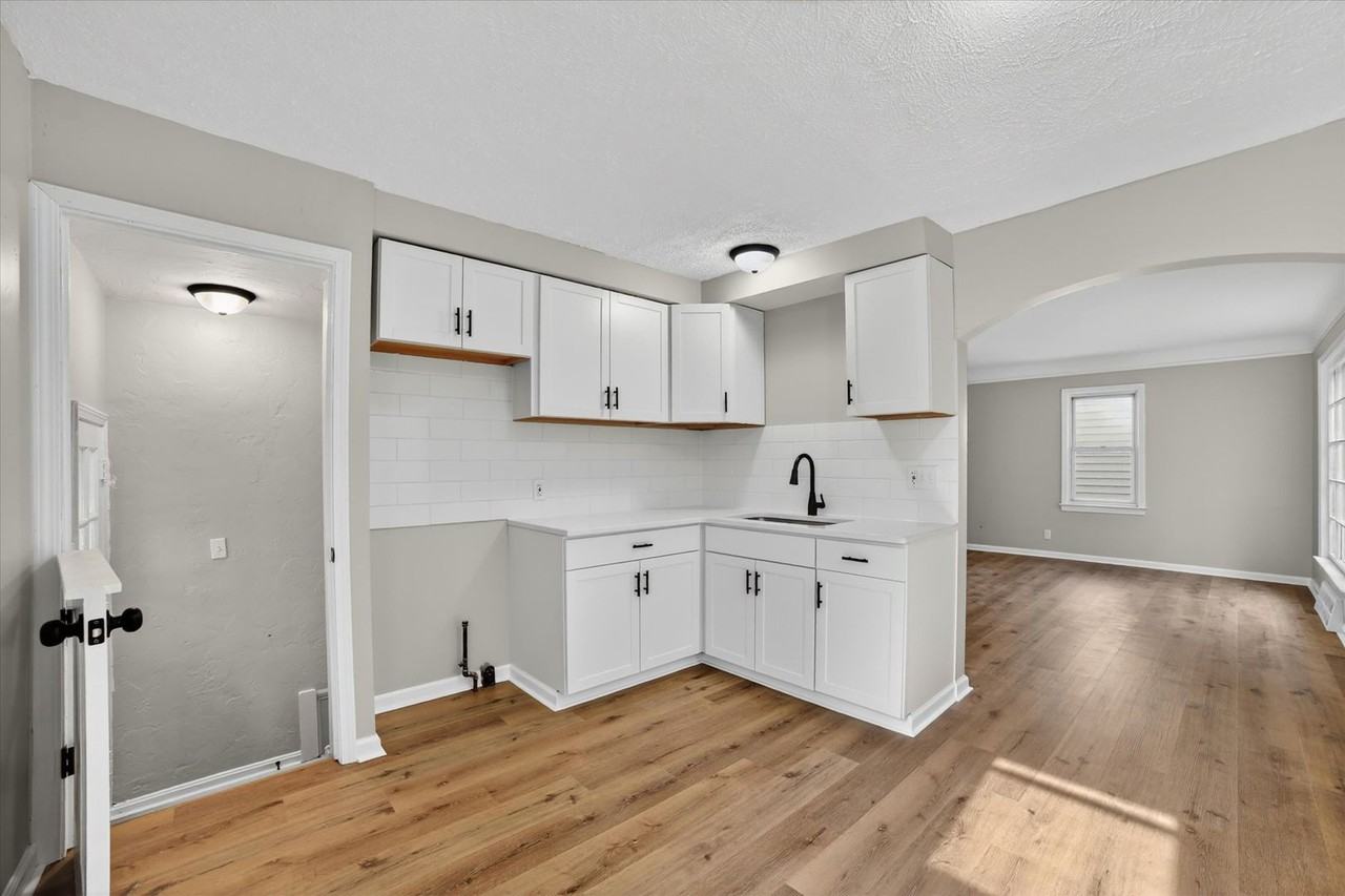 19500 Libby Rd - Photo 5 of 23