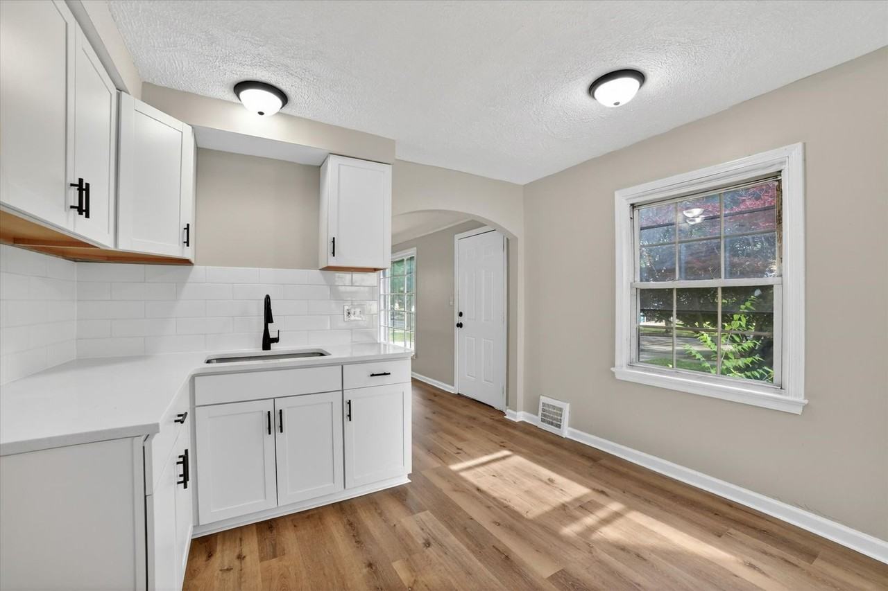 19500 Libby Rd - Photo 6 of 23