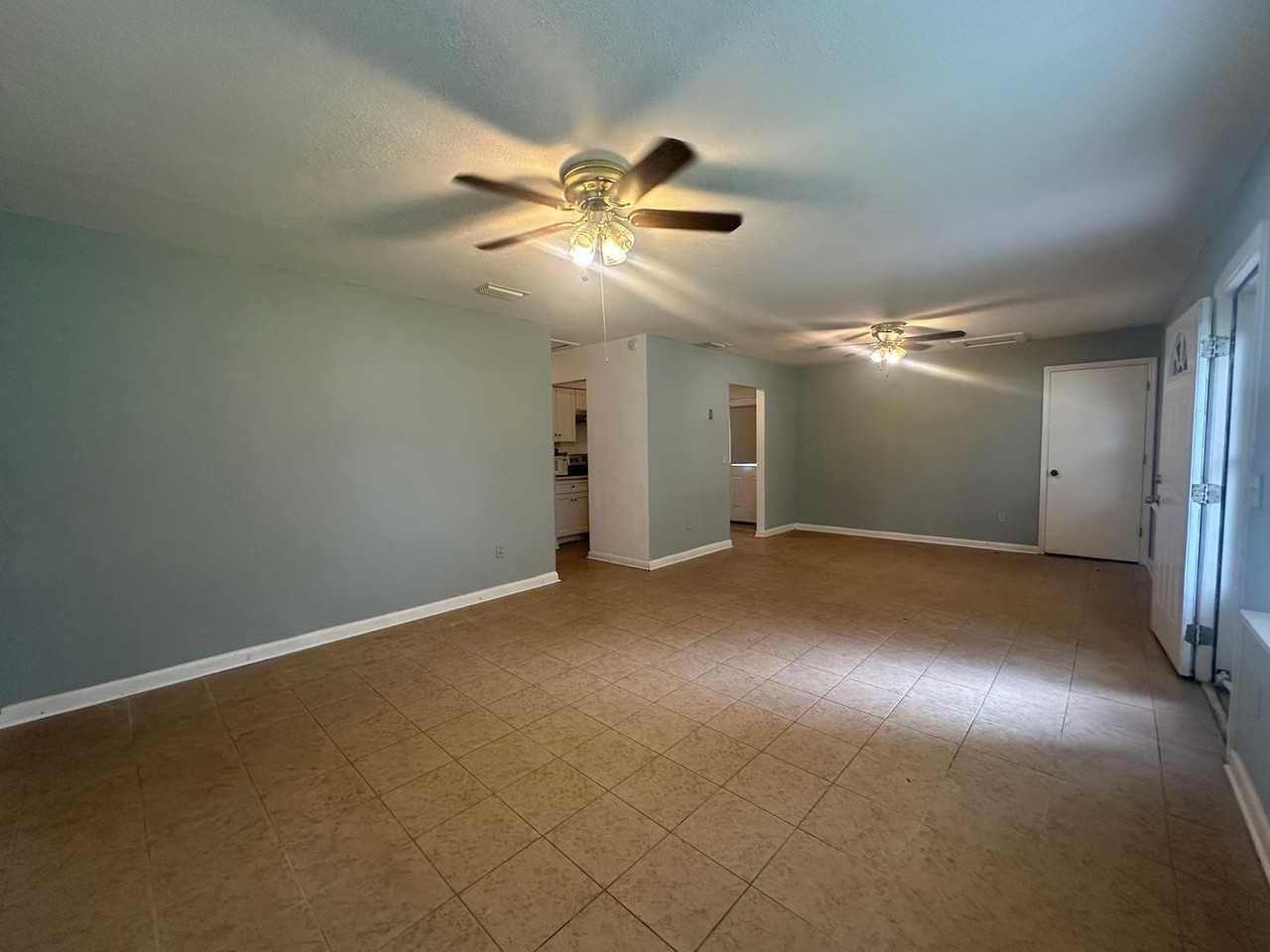 1510 Laurel St - Photo 5 of 13