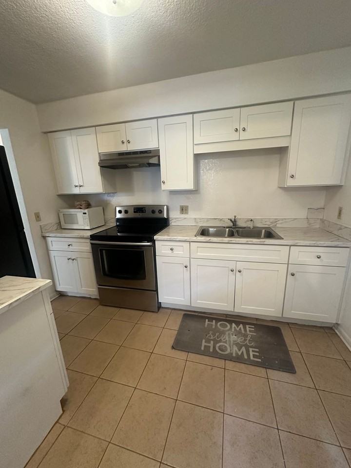 1510 Laurel St - Photo 6 of 13