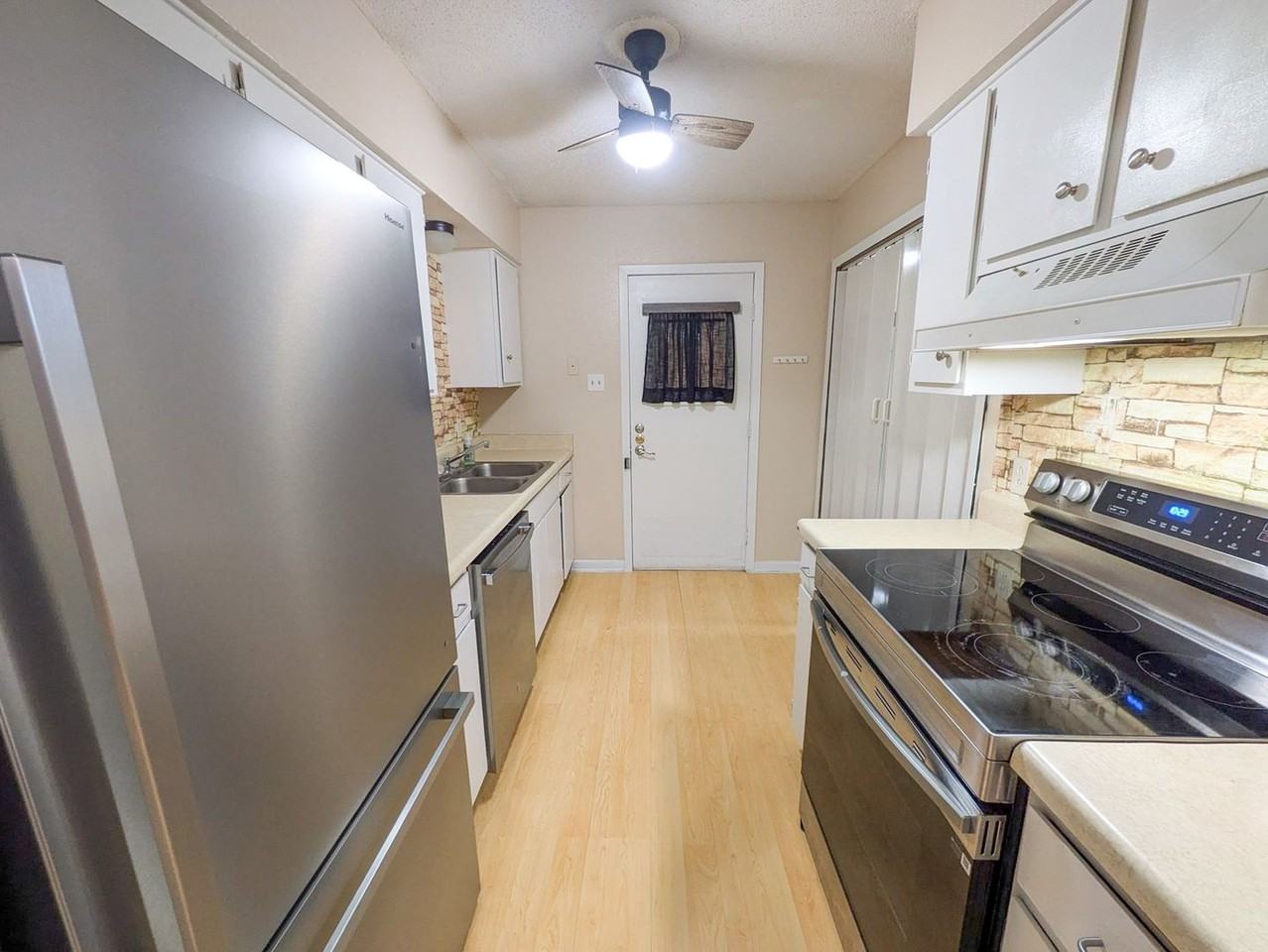 6255 Bedford Dr - Photo 6 of 15