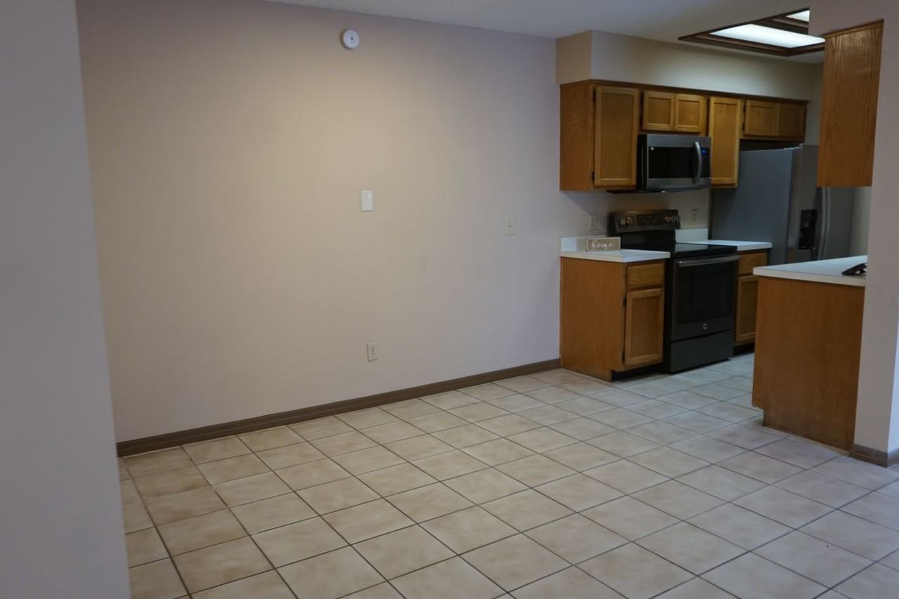 5558 Bennington Dr - Photo 2 of 11