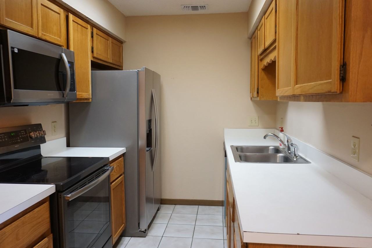 5558 Bennington Dr - Photo 4 of 11