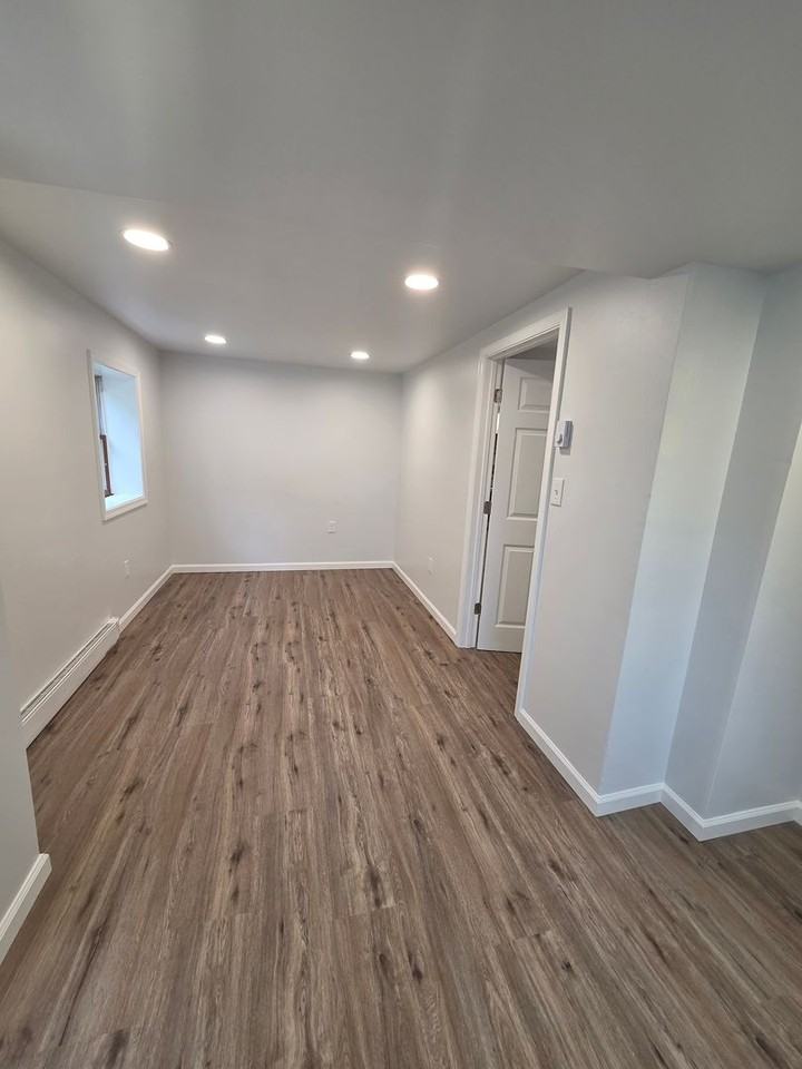 1733 8th St - Photo 3 of 5