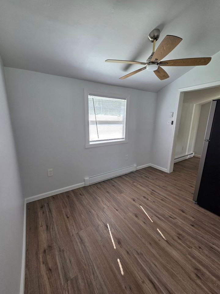 1735 8th St - Photo 2 of 9