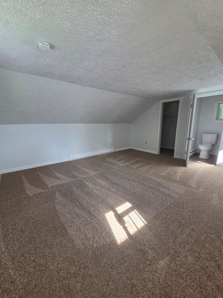 1735 8th St - Photo 4 of 9