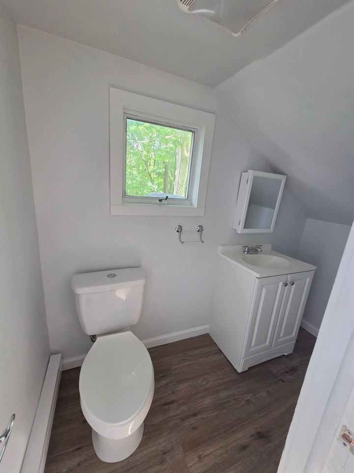 1735 8th St - Photo 5 of 9