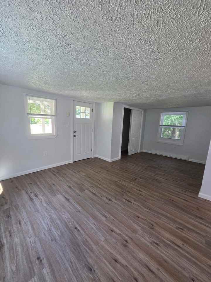 1735 8th St - Photo 6 of 9