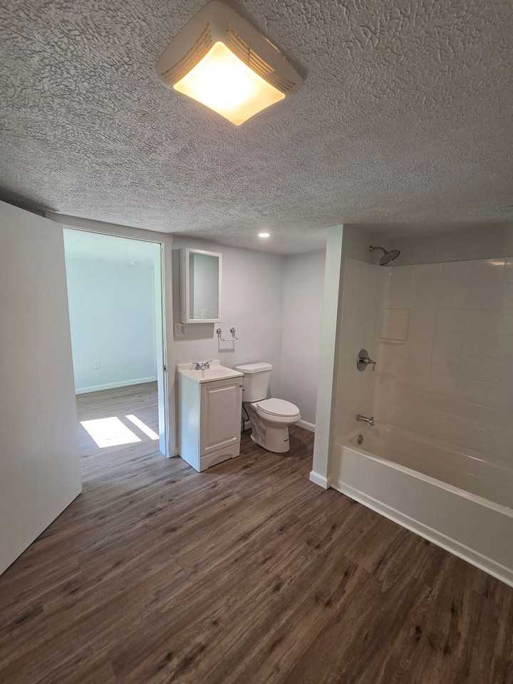 1735 8th St - Photo 7 of 9