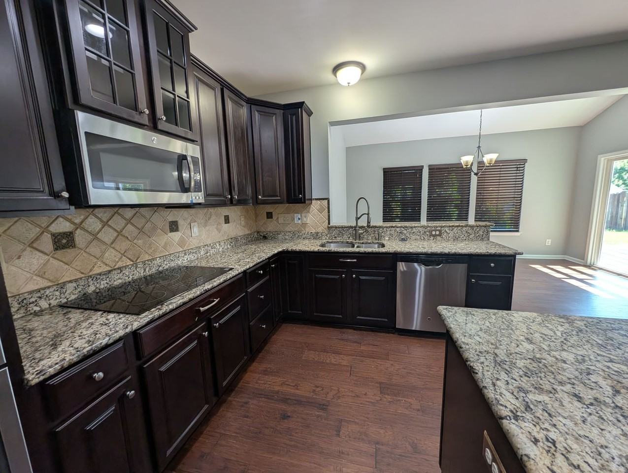 209 Weavers Glenn Pl - Photo 3 of 37